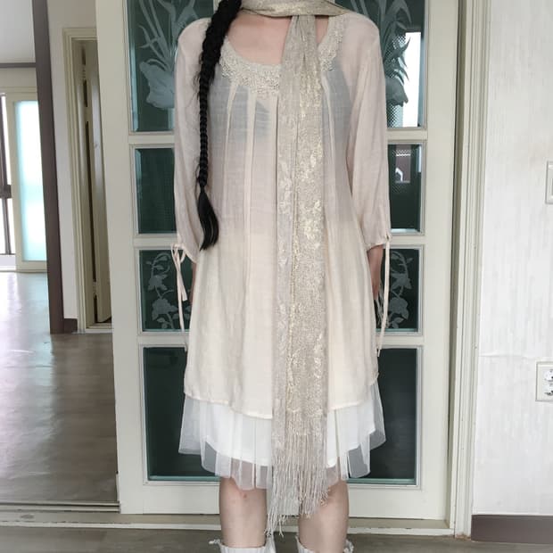 Crochet point unbalanced long blouse