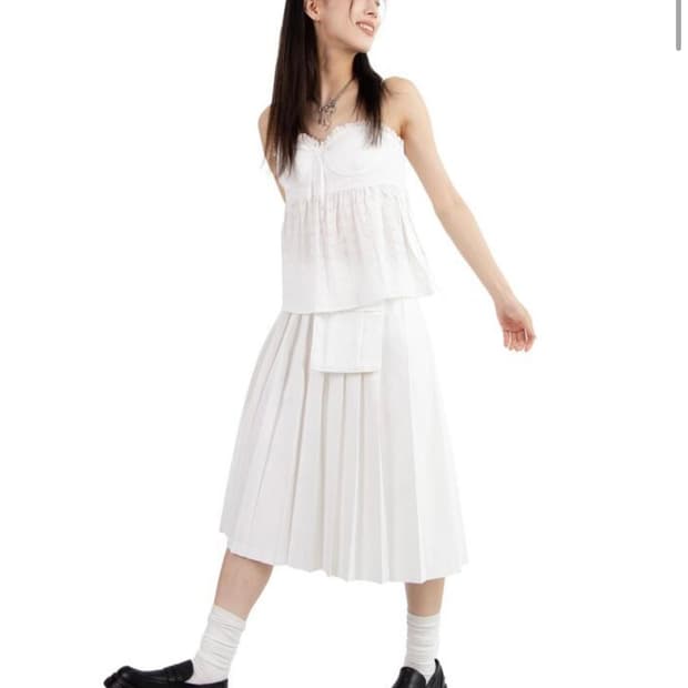 릿킴 화이트 플리츠 미디스커트