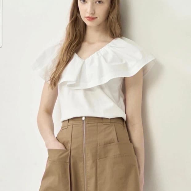 오즈세컨 러플 칼라 슬리브리스 탑 55사이즈(택O 새상품)