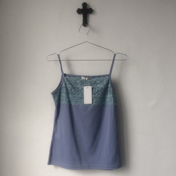 Lace point sleeveless