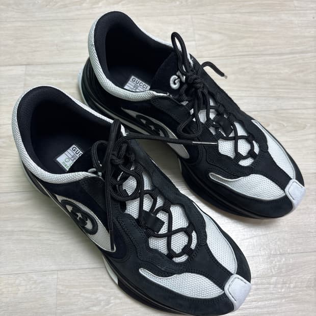 구찌 런 749785 블랙 7.5사이즈