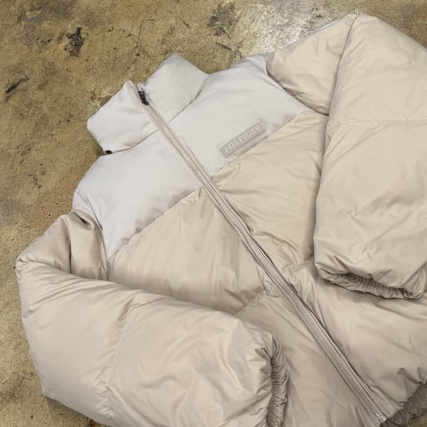 타미힐피거 바닐라 크림 패딩
