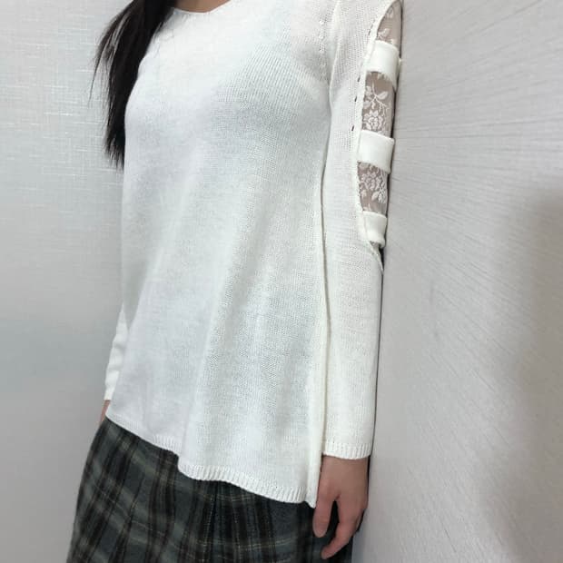 빈티지 화이트 플로럴 레이스 컷아웃 니트