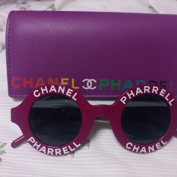 정품 샤넬×퍼렐 보라색 선글라스