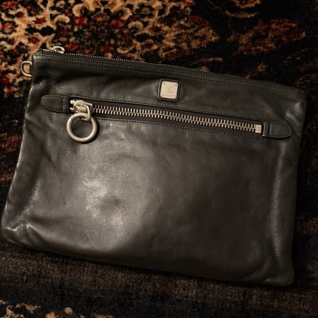 정품 mcm 클러치
