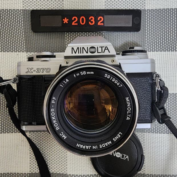 미놀타 X-370 필름카메라 1.4 단렌즈 실버바디