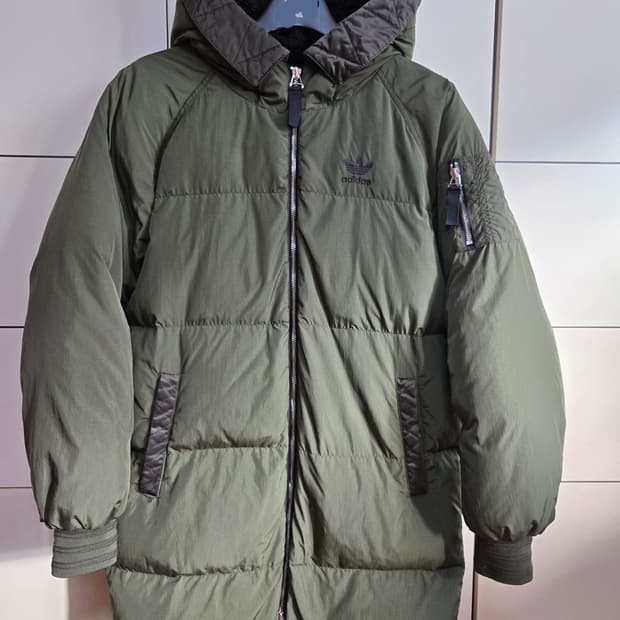 아디다스 남성 봄버 다운 롱패딩