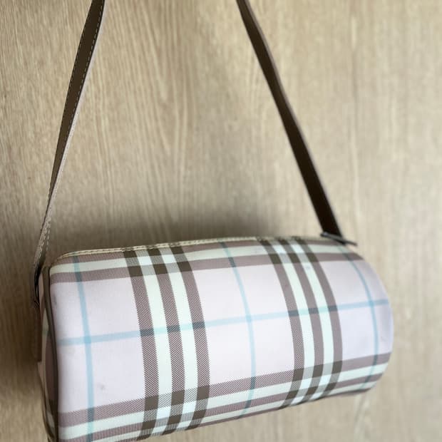 버버리 원통 숄더백