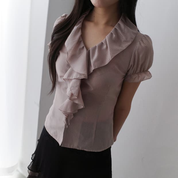 frill half blouse
