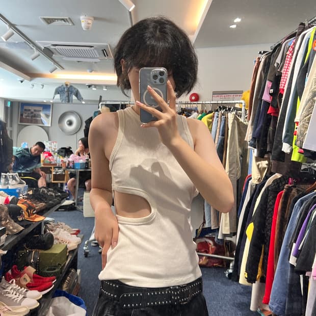 렉토 컷아웃 슬리브리스 탑