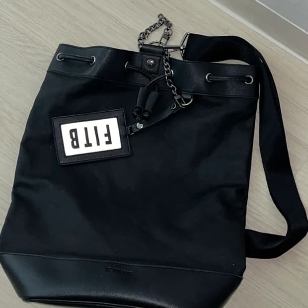 필인더블랭크 요코 버킷백 L 블랙