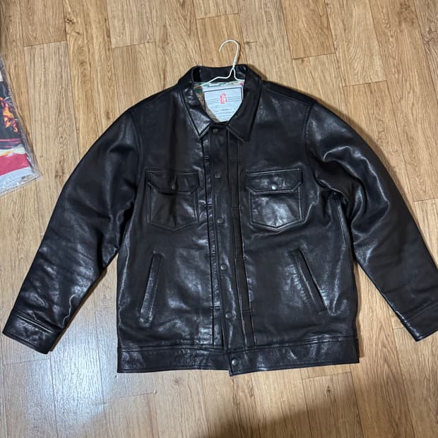 블랙아웃 가죽 세컨