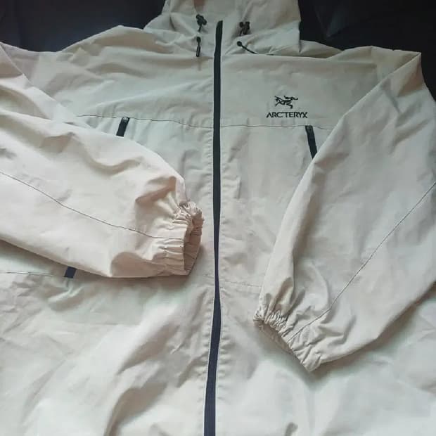 아크테릭스 바람막이 L사이즈 정품