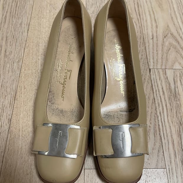 페라가모 베이지 구두