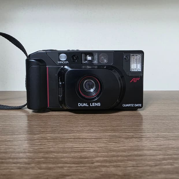 미놀타 듀얼렌즈 AF 쿼츠 데이트 카메라