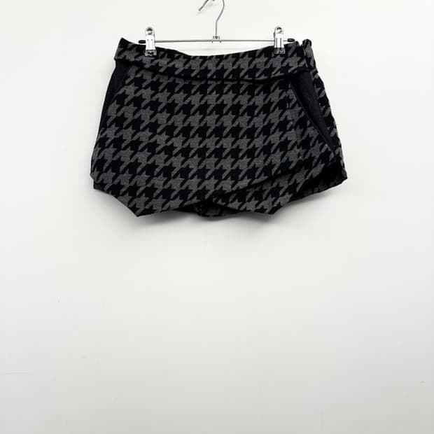 Hound pattern layered mini pants