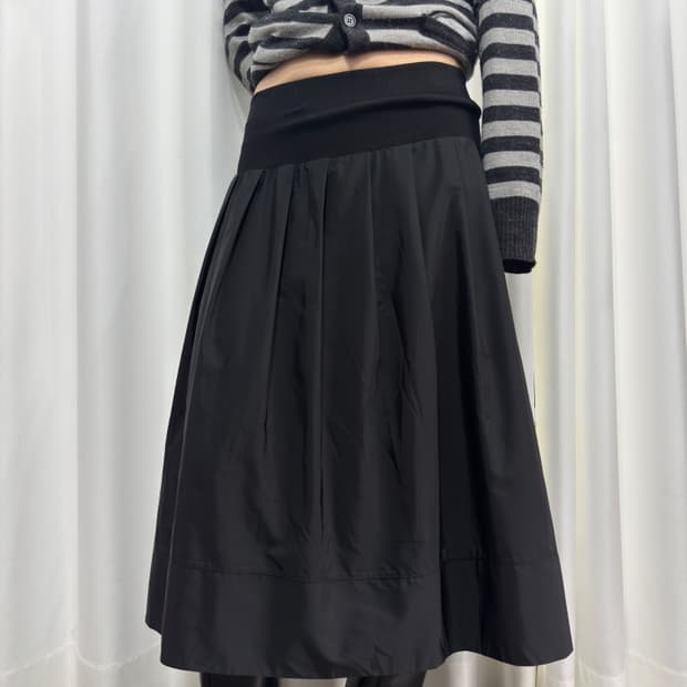 pleats midi skirt