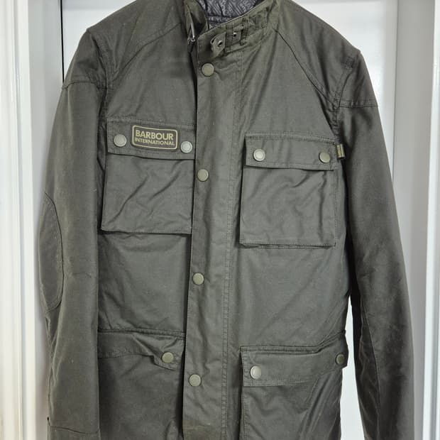 바버 블랙웰 왁스 자켓 M (100)