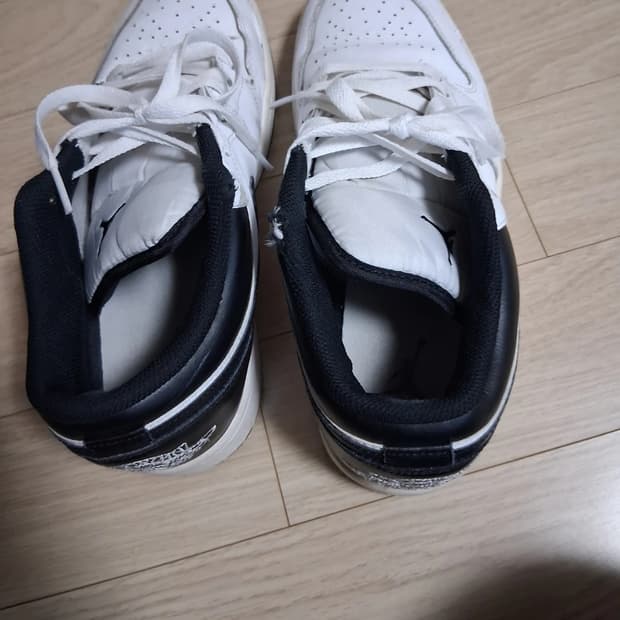 나이키흰검운동화.   265