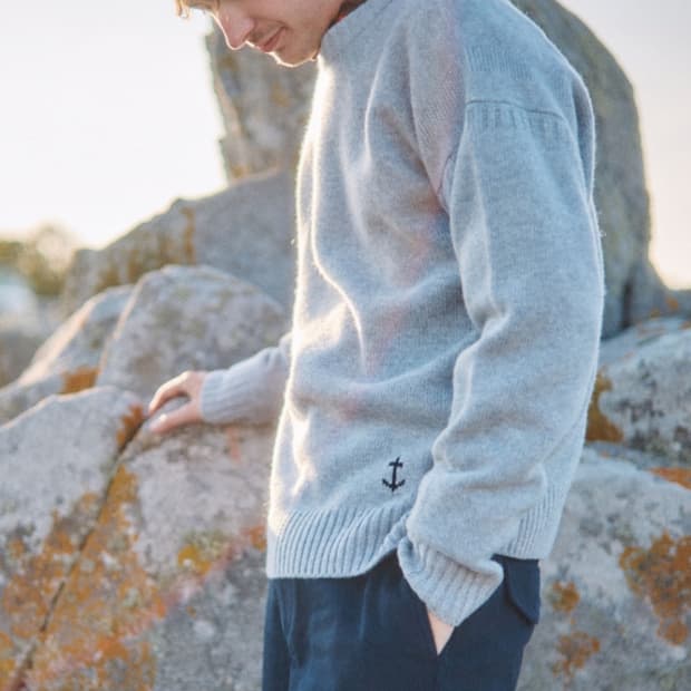 건지울른스 슬림핏 핑거홀 니트