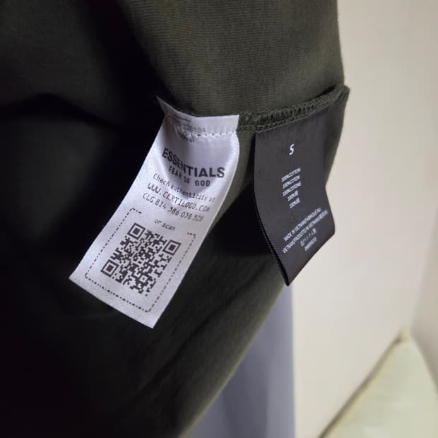 에센셜 저지 롱 슬리브 티셔츠 s사이즈 팝니다  블랙