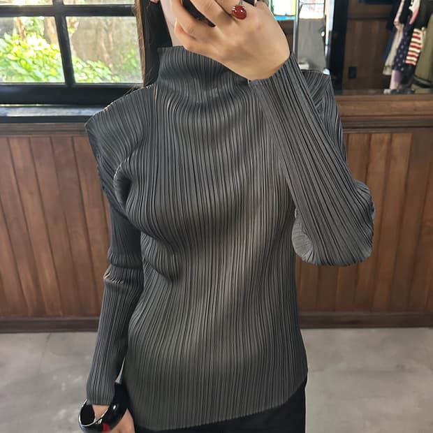 ISSEY MIYAKE PLEATS PLEASE dark grey top