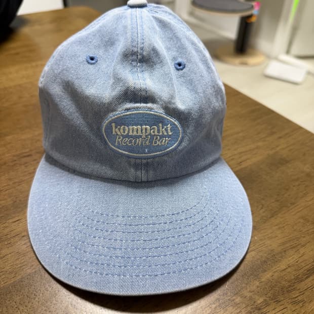 콤팩트레코드바 x 유니클로 볼캡 연청 판매합니다. (F)