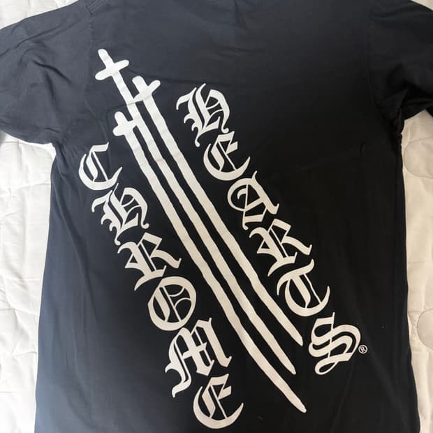 크롬하츠 백 프린팅 십자가 롱슬리브