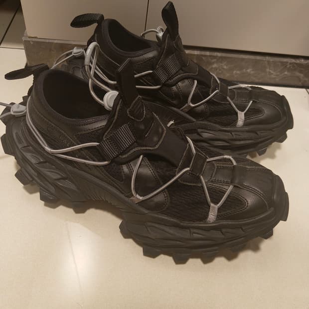 발렌시아가 하이크 블랙 44