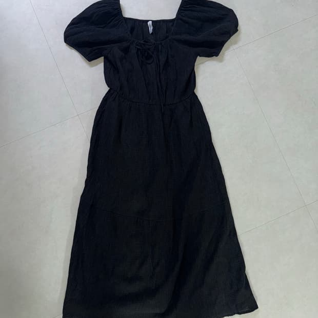 에잇세컨즈 블랙 롱 원피스 퍼프 소매 셔링