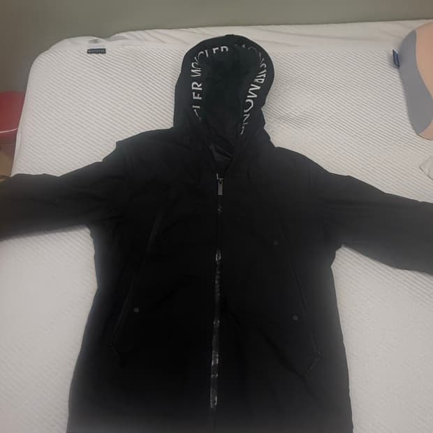 몽클레어 바람막이