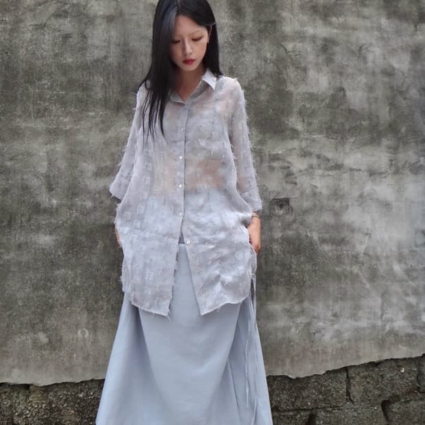 Sheer feather collar shirt / grey