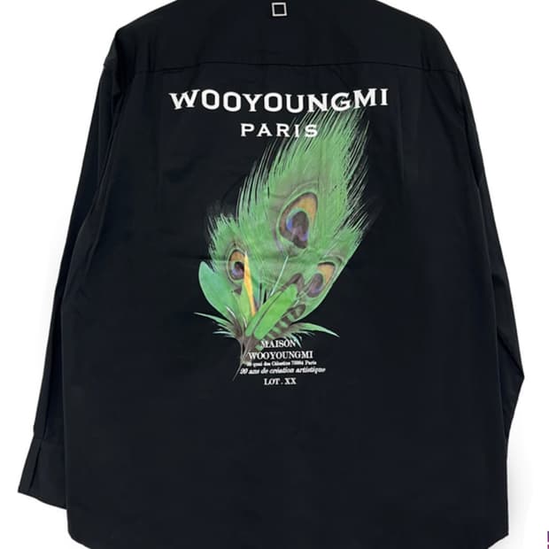 우영미 페더 프린트 백로고 셔츠 블랙(W231SH05813B)