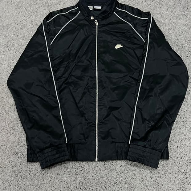 (110) 나이키 04s 올드스쿨 뱃지 로고 나일론 레이싱 자켓