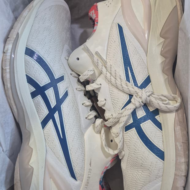 아식스 젤버스트 28 미사용신품 290사이즈