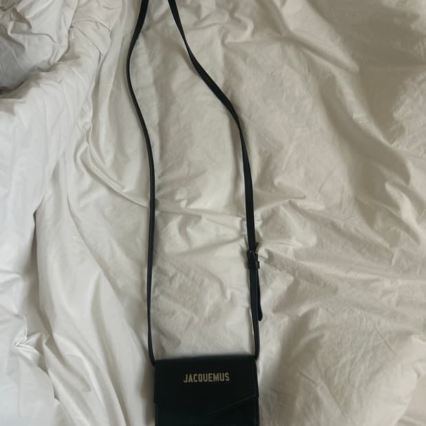 자크뮈스 르 포르테 아주르 엔벨로프 넥 파우치 블랙