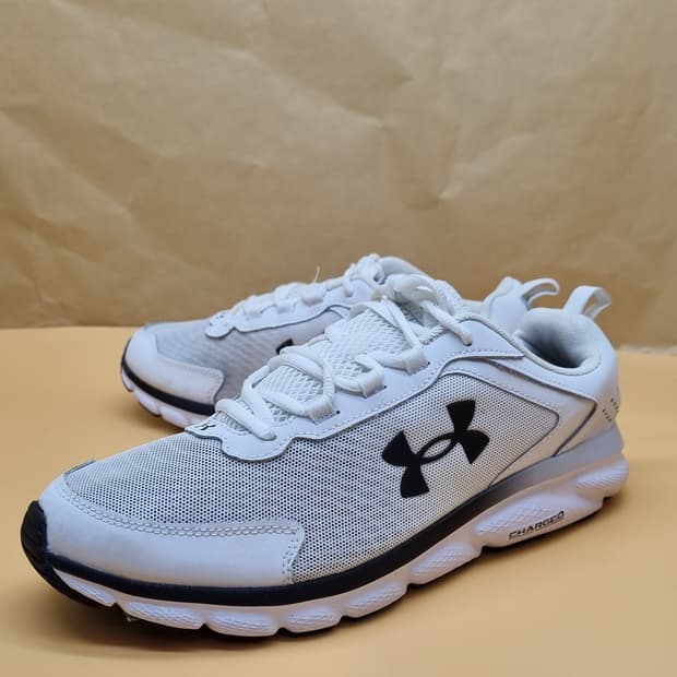 언더아머 UA차지드 남성런닝화275