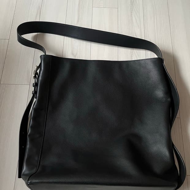 유스 듀얼 텍스쳐 레더 숄더백