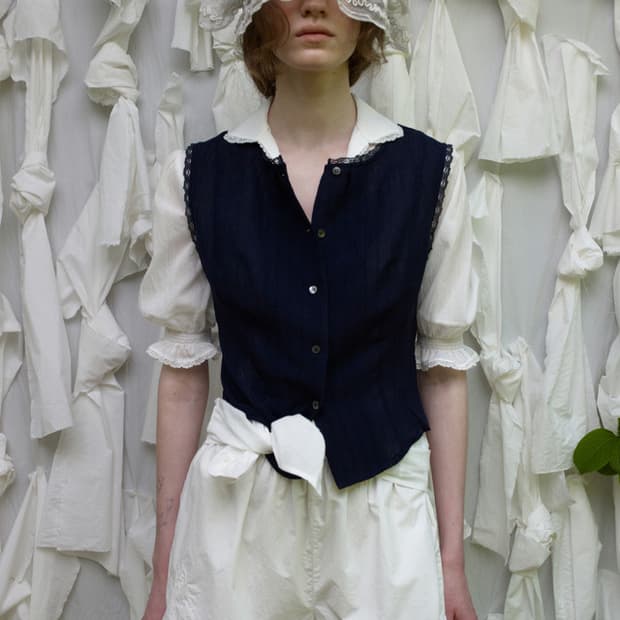 비아플레인 puff blouse + button vest