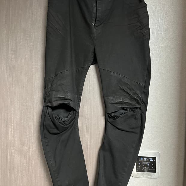 Julius 블랙 무릎 디스트로이드 데님 3사이즈