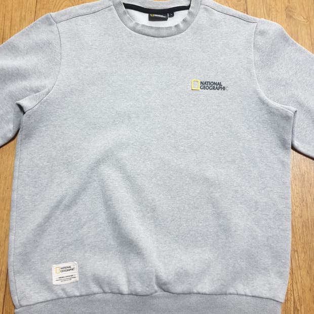 1120 내셔널지오그래픽 긴팔티 100 사이즈입니다