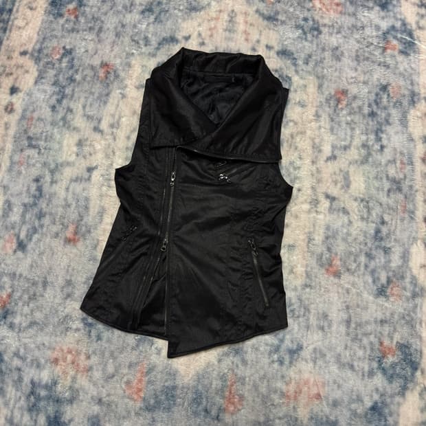 Fuga high neck sleeveless rider jacket