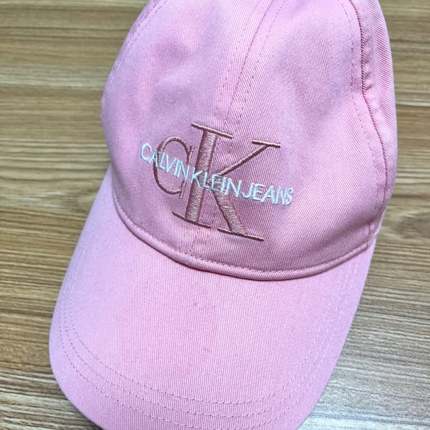 캘빈클라인 진스 라인 연핑크색 볼캡