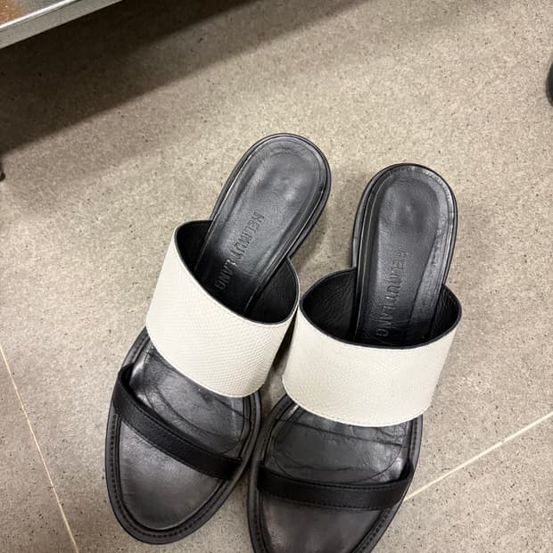헬무트랭 편안한 레더샌들