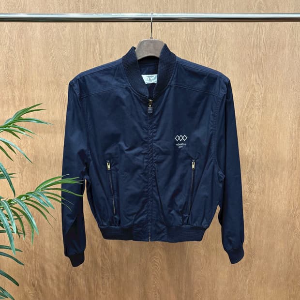 발렌티노 스포츠 코튼 봄버 자켓 로고 자수 그래픽 시보리 디테일 네이비