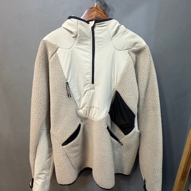 Oakley Outer 양털 반 후드집업