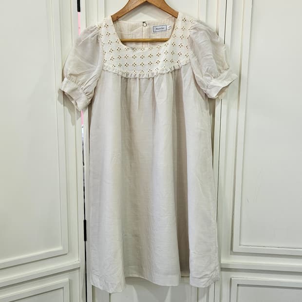 펀칭 레이스 퍼프 원피스