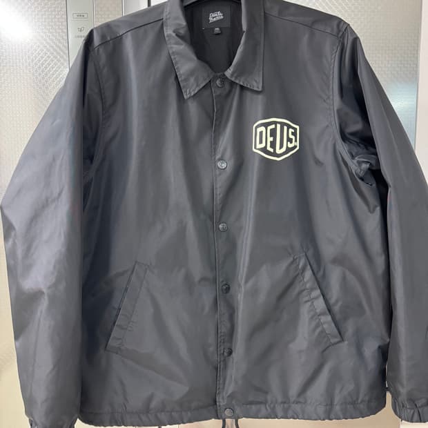 데우스 엑스 마키나 코치자켓