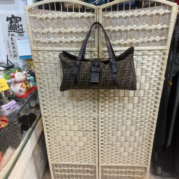 정품 펜디 주카 숄더백 팝니다