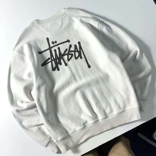 Stussy  스투시 베이직 피그먼트 다이드 화이트 맨투맨 